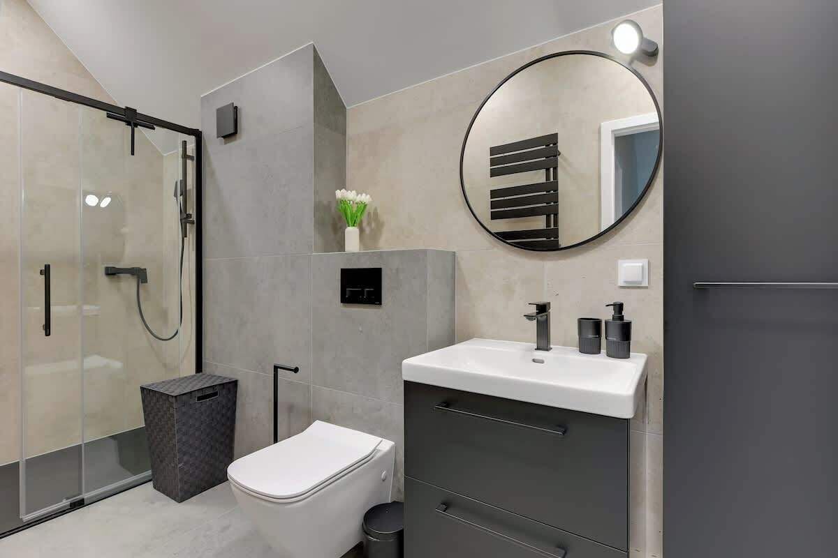 Shower, hair dryer, shampoo