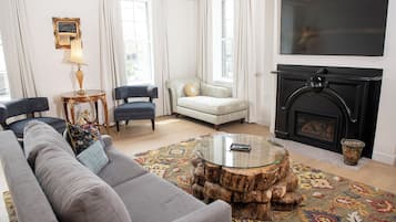 Grand Heritage Suite | Living area