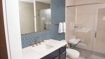 샤워 시설, 헤어드라이어, 타월, 비누