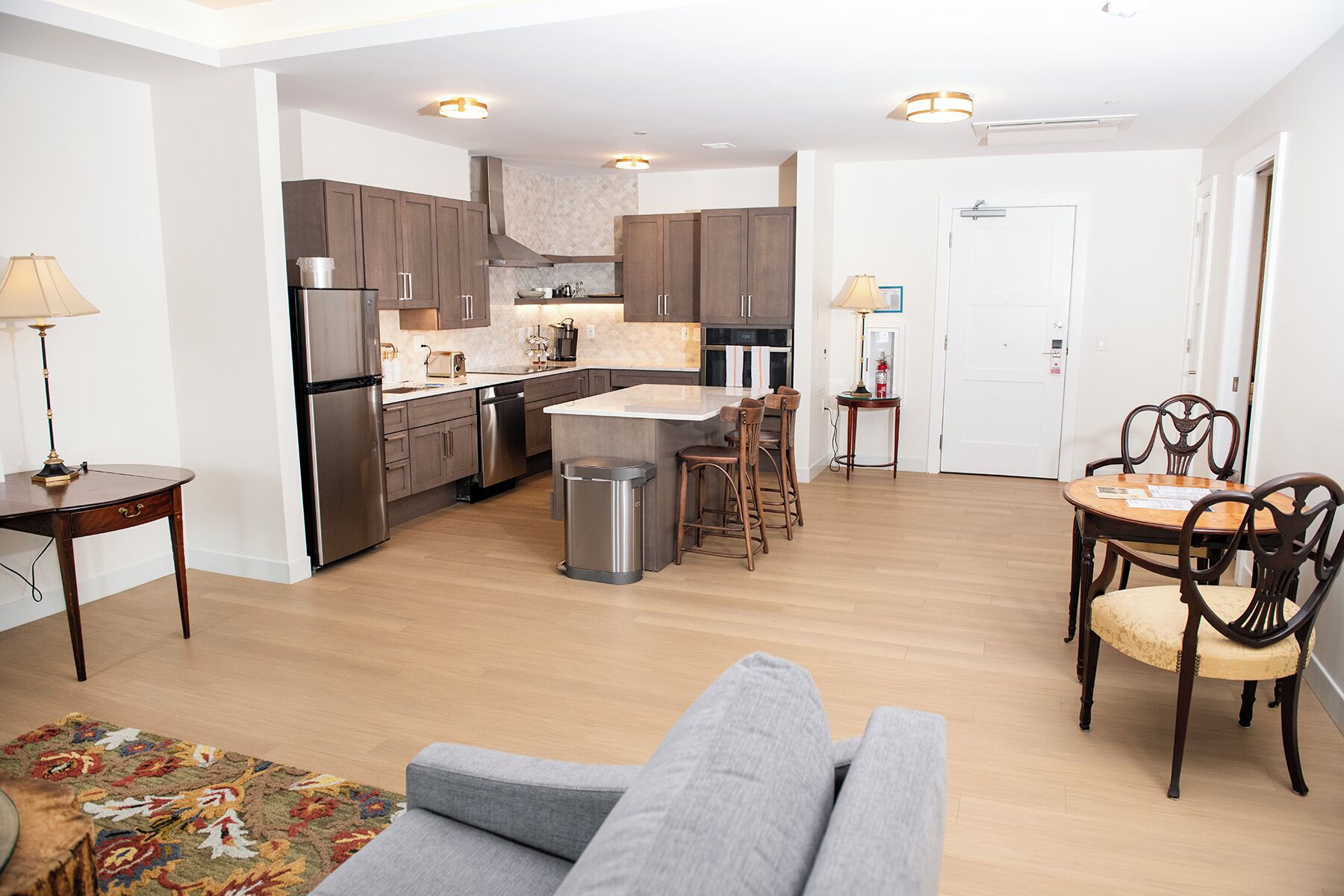 Grand Heritage Suite | Private kitchen | Full-size fridge, microwave, oven, stovetop