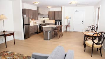 Grand Heritage Suite | Private kitchen | Full-size fridge, microwave, oven, stovetop