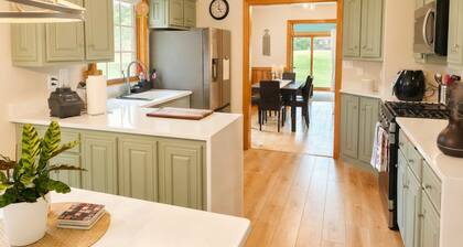 Premium Family Retreat: King Bed, Full Bunks & Private Playground