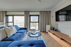 Fernseher, Kamin, Arbeitsbereiche
