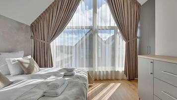 Ferros/tábuas de passar roupa, berço de viagem, Wi-Fi, roupa de cama