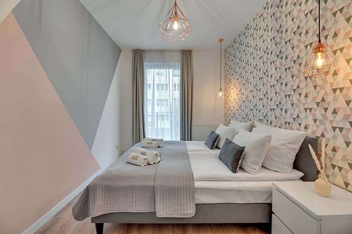 Iron/ironing board, travel cot, WiFi, bed sheets