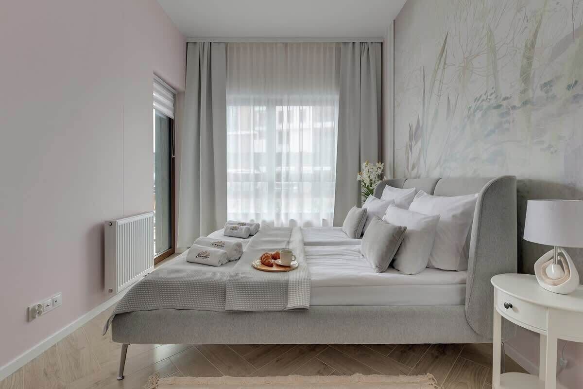 Iron/ironing board, travel cot, WiFi, bed sheets