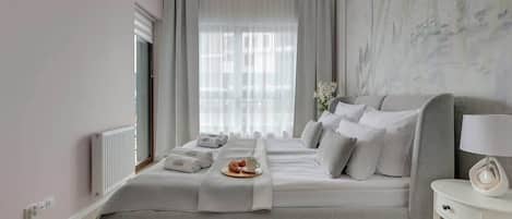 Bügeleisen/Bügelbrett, Reisekinderbett, WLAN, Bettwäsche