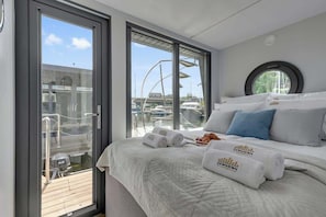 Bügeleisen/Bügelbrett, Reisekinderbett, WLAN, Bettwäsche