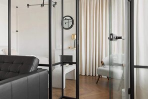 Bügeleisen/Bügelbrett, Reisekinderbett, WLAN, Bettwäsche