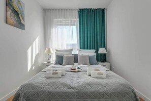 Iron/ironing board, travel crib, WiFi, bed sheets