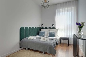 Iron/ironing board, travel crib, WiFi, bed sheets