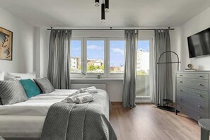 Bügeleisen/Bügelbrett, Reisekinderbett, WLAN, Bettwäsche