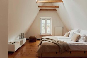 Bügeleisen/Bügelbrett, Reisekinderbett, WLAN, Bettwäsche