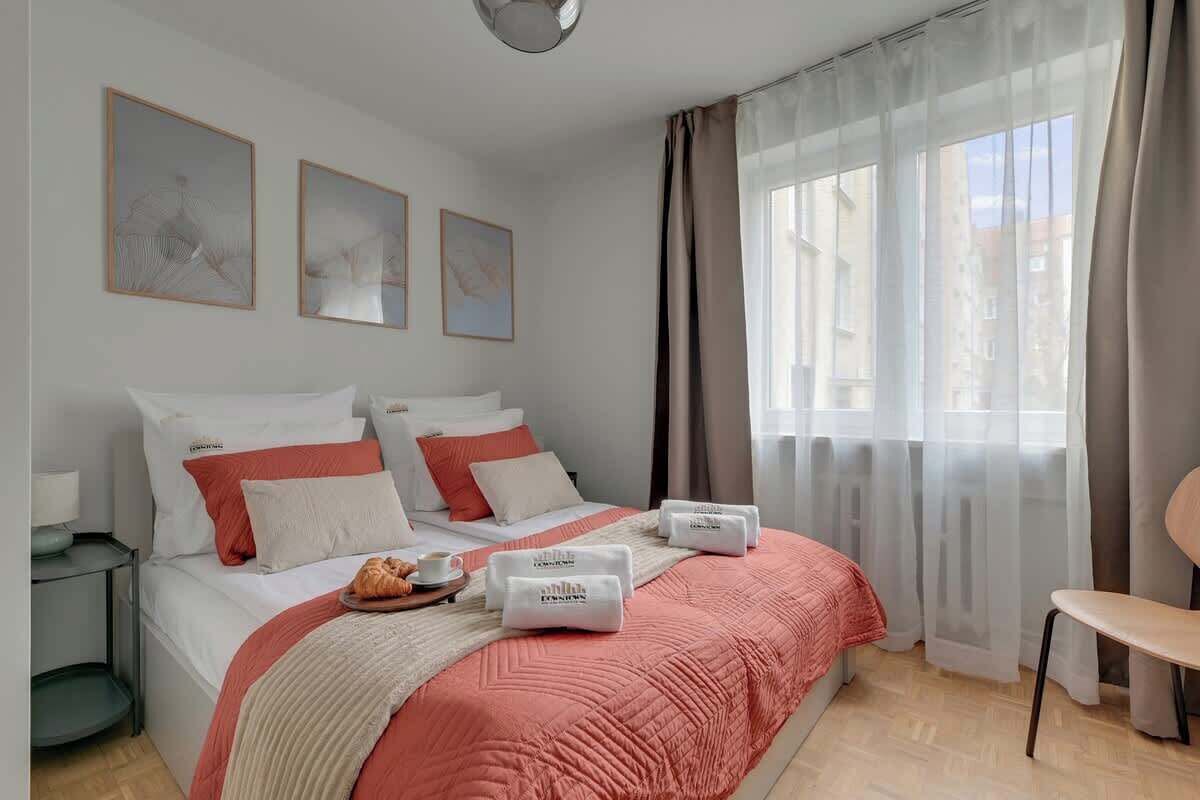 Bügeleisen/Bügelbrett, Reisekinderbett, WLAN, Bettwäsche
