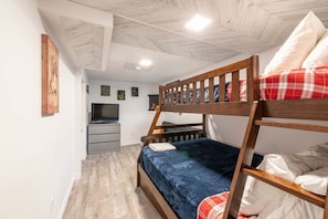 Room - Rooftop Haven with Scenic Views in Halifax (Halifax)