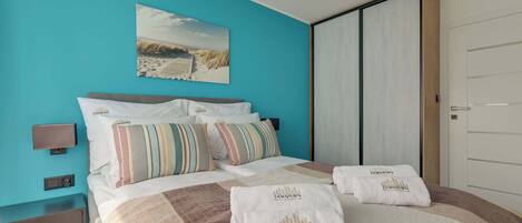 2 bedrooms, iron/ironing board, travel cot, WiFi