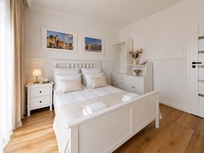 Bügeleisen/Bügelbrett, Reisekinderbett, WLAN, Bettwäsche