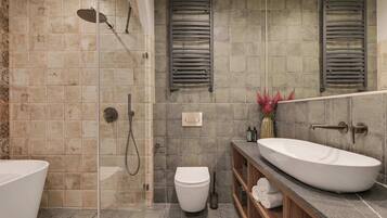 Dusche, Haartrockner, Handtücher, Shampoo