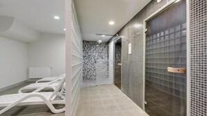 A hallway with a tiled floor, a white radiator, and a door with a metal handle. - Waterlane SPA E7 | Spa, Pool & Gym | Riverside (Gdańsk)