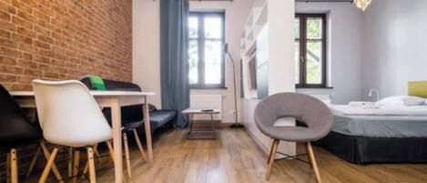 Iron/ironing board, travel cot, WiFi, bed sheets