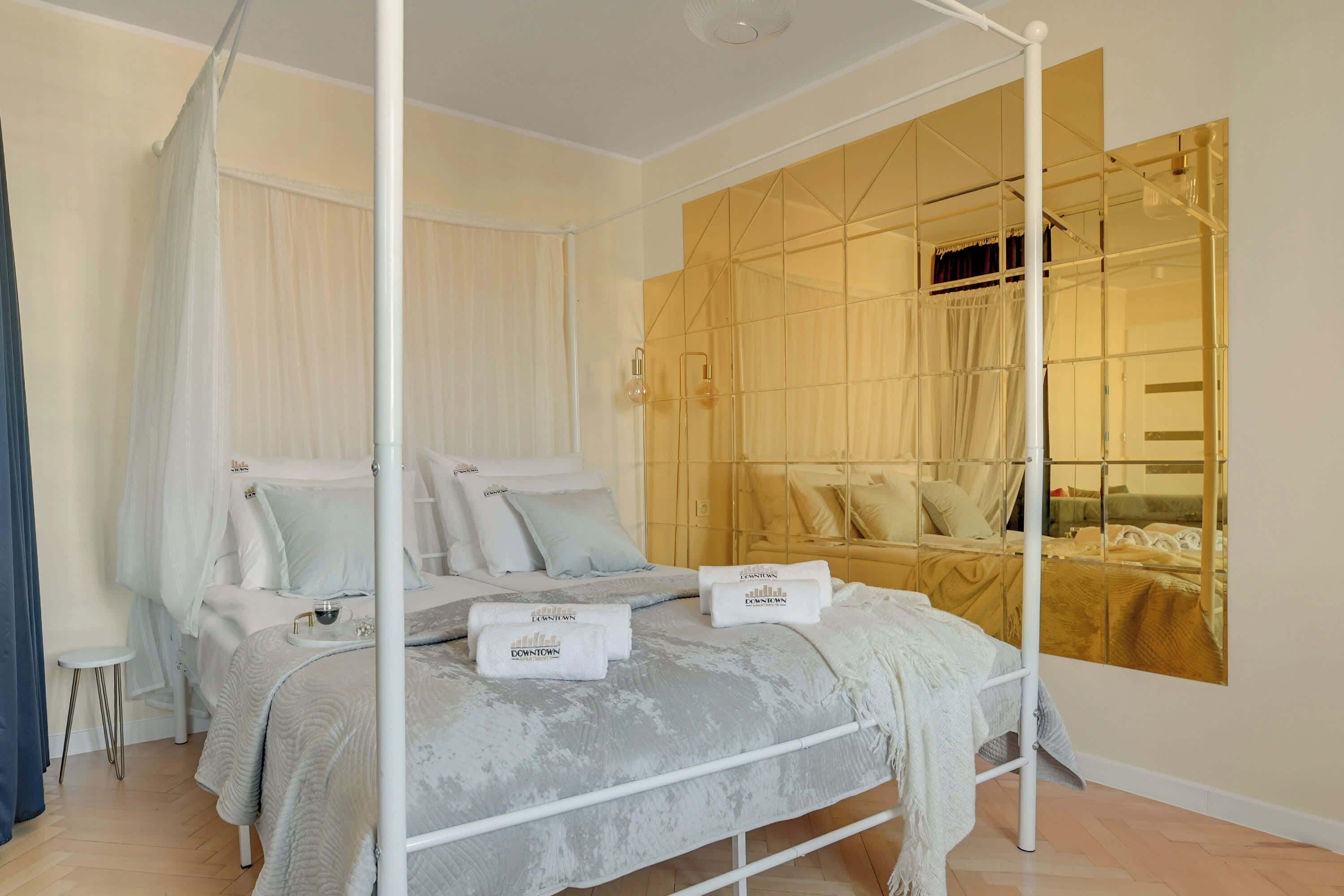 2 Schlafzimmer, Schreibtisch, Bügeleisen/Bügelbrett, Reisekinderbett