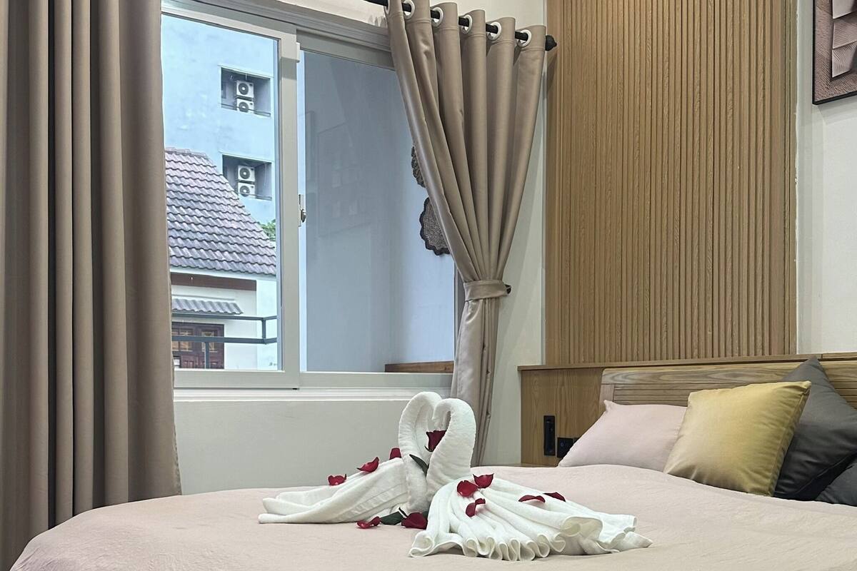 Family House, 4 Bedrooms, Balcony, City View | Minibar, desk, blackout drapes, iron/ironing board