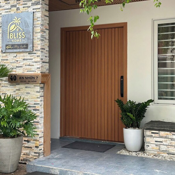 Exterior detail - Bliss Home (An Hai)