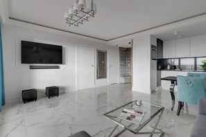 TV - Nº 82 with Balcony | Pool, SPA & Gym | River View (Gdańsk)