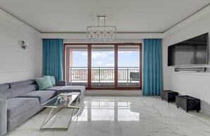 TV - Nº 82 with Balcony | Pool, SPA & Gym | River View (Gdańsk)