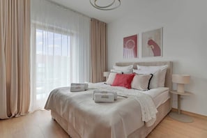 Bügeleisen/Bügelbrett, Reisekinderbett, WLAN, Bettwäsche
