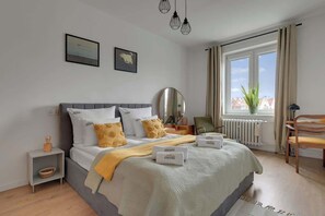 Bügeleisen/Bügelbrett, Reisekinderbett, WLAN, Bettwäsche