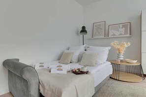 Bügeleisen/Bügelbrett, Reisekinderbett, WLAN, Bettwäsche