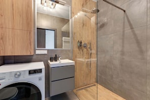Shower, hair dryer, shampoo - Perfect Stay | Letnica 2 with Terrace (Gdańsk)