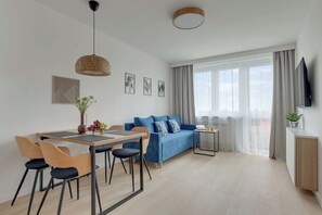 Dining - Szopy 61 | City View | High Floor (Gdańsk)
