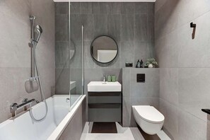 Dusche, Haartrockner, Shampoo