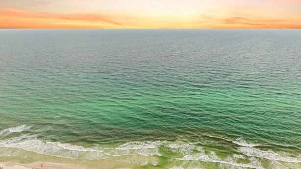 A coastal view with a clear sky and calm sea. - Crisp Ocean Breeze | Private Pool | Walk to Beach | Golf Cart(LSV) (Santa Rosa Beach)