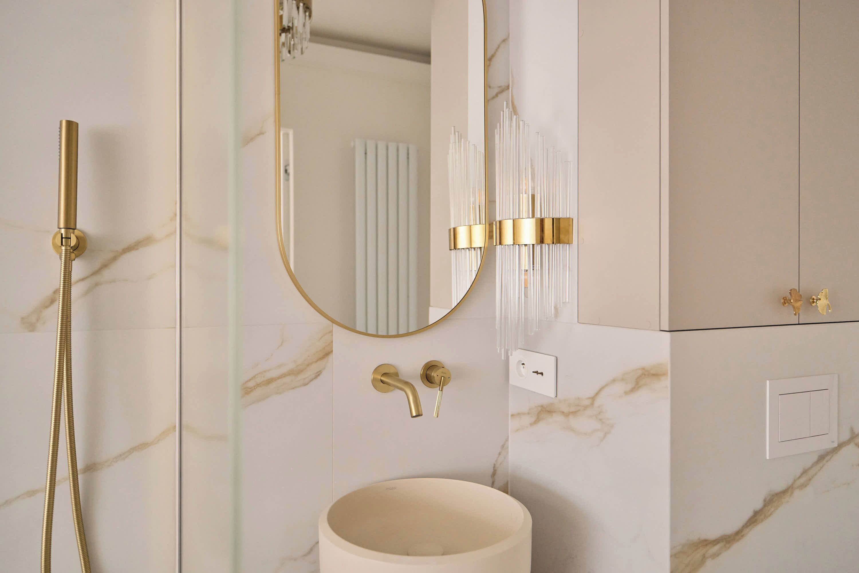 Dusche, Haartrockner, Handtücher, Shampoo