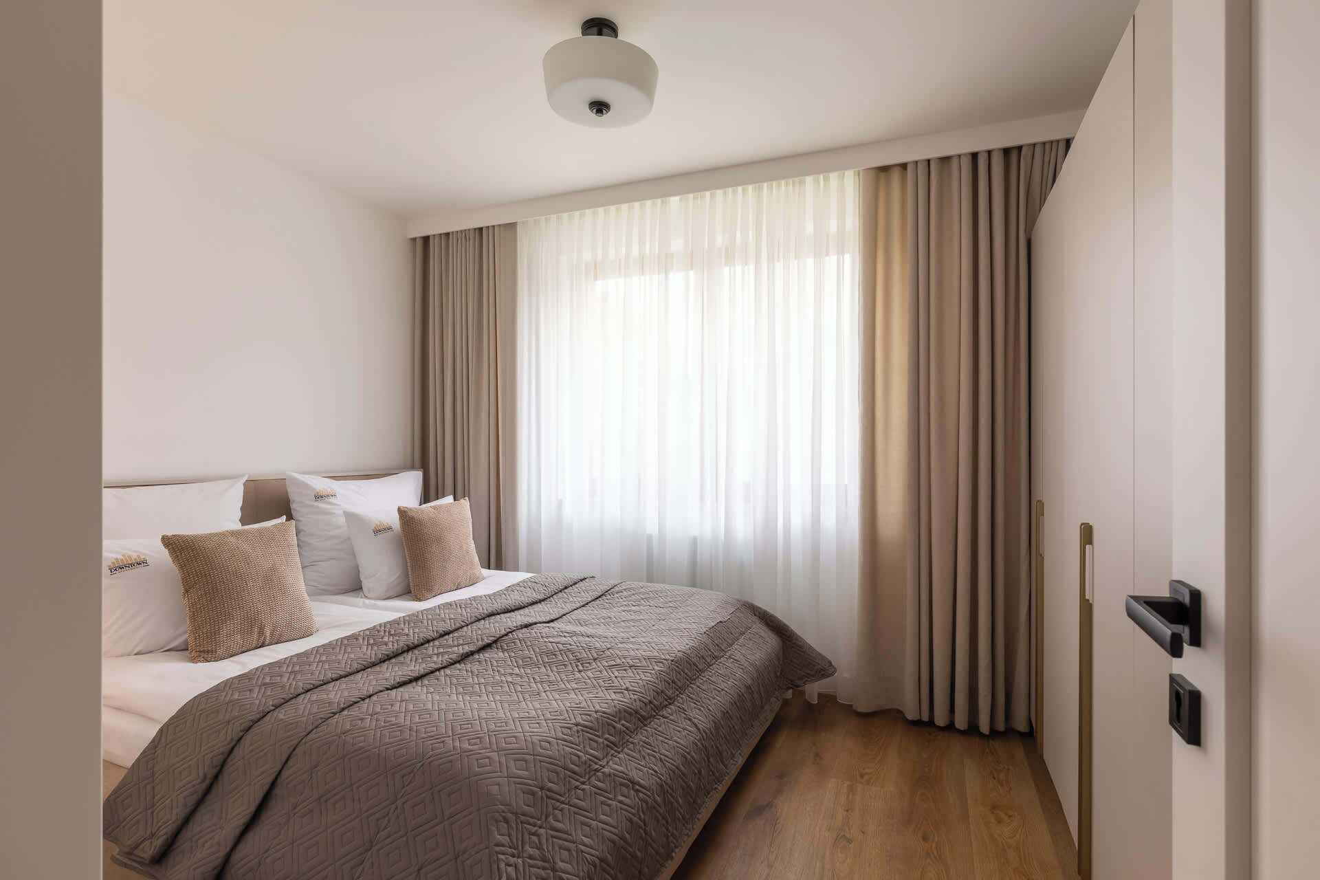 Bügeleisen/Bügelbrett, Reisekinderbett, WLAN, Bettwäsche