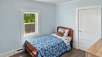2 bedrooms, desk, free WiFi, bed sheets