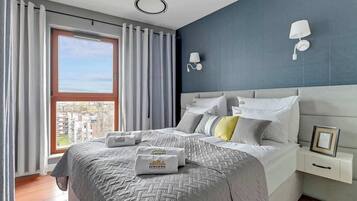 Iron/ironing board, travel crib, WiFi, bed sheets
