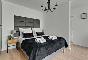 Bügeleisen/Bügelbrett, Reisekinderbett, WLAN, Bettwäsche