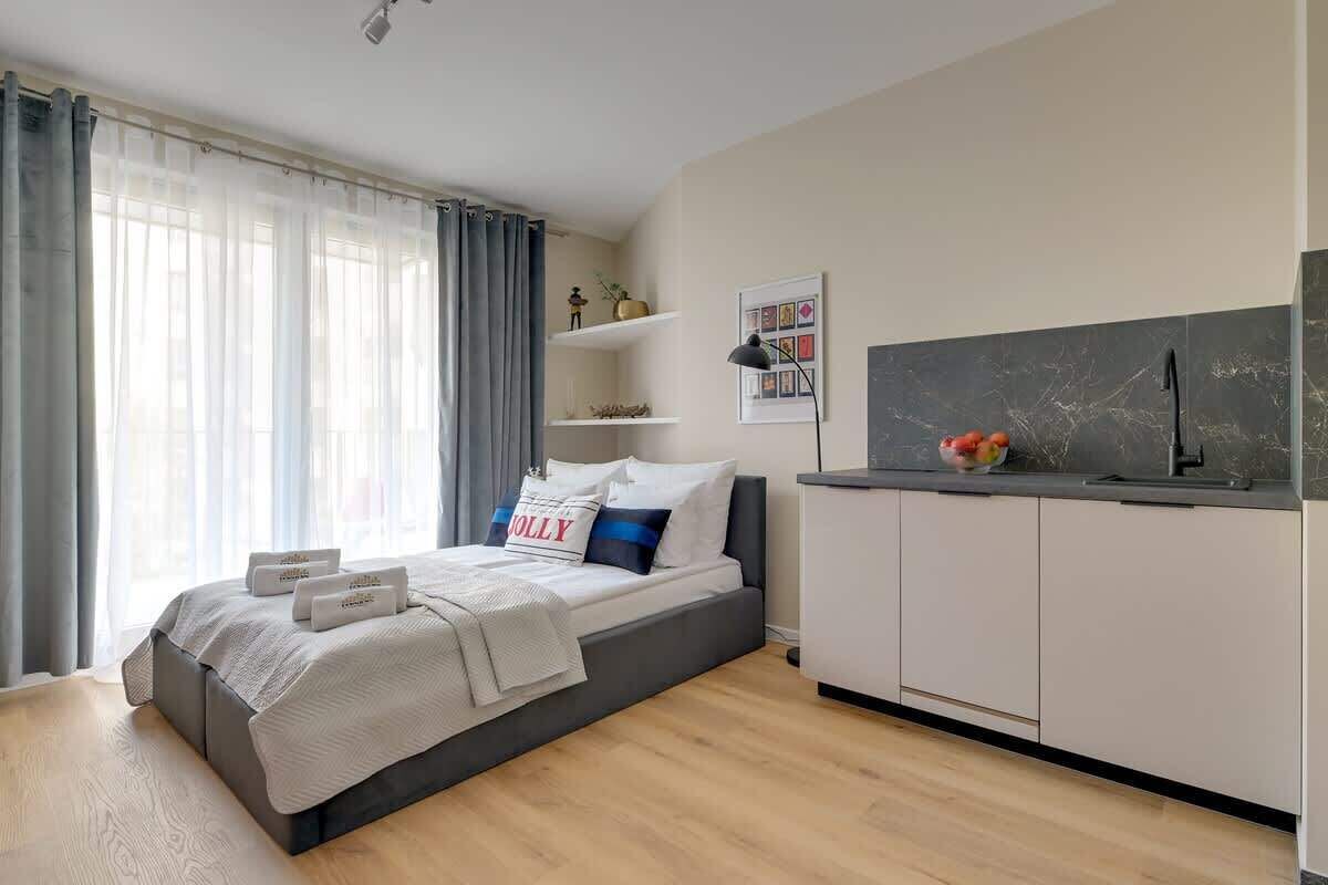 Iron/ironing board, travel cot, WiFi, bed sheets