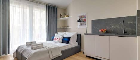 Iron/ironing board, travel cot, WiFi, bed sheets