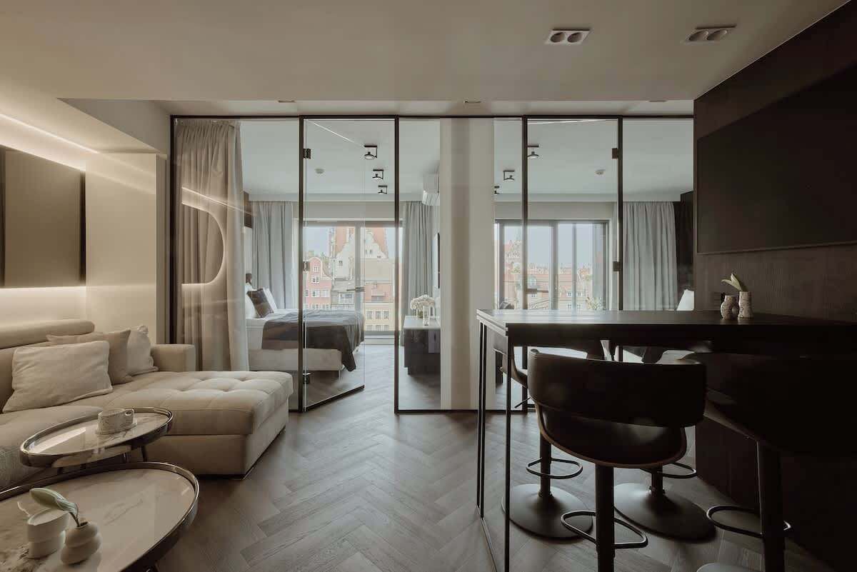Deo Plaza 406 | Best Location | Riverview - Danzig