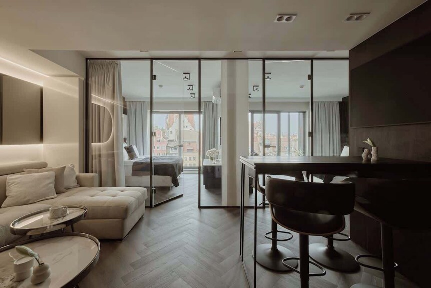 Deo Plaza 406 | Best Location | Riverview - Danzig