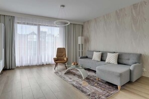 TV - Nº 26 with Balcony | Pool & SPA (Gdańsk)