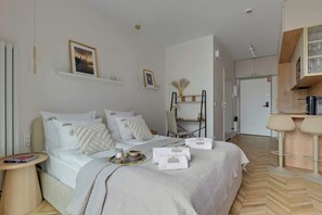Bügeleisen/Bügelbrett, Reisekinderbett, WLAN, Bettwäsche
