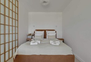 Bügeleisen/Bügelbrett, Reisekinderbett, WLAN, Bettwäsche