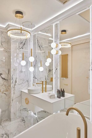 Bathroom - Jacuzzi Mirror Suite Nadmotławie Estate 111 (Gdańsk)
