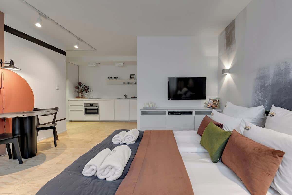 Iron/ironing board, travel cot, WiFi, bed sheets